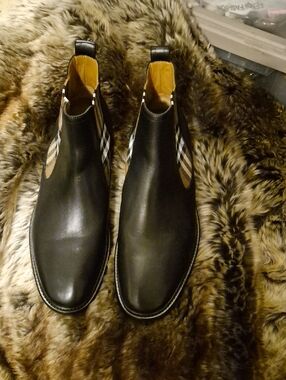 Burberry Black Leather Chukka Boots with Tan Plaid Panels